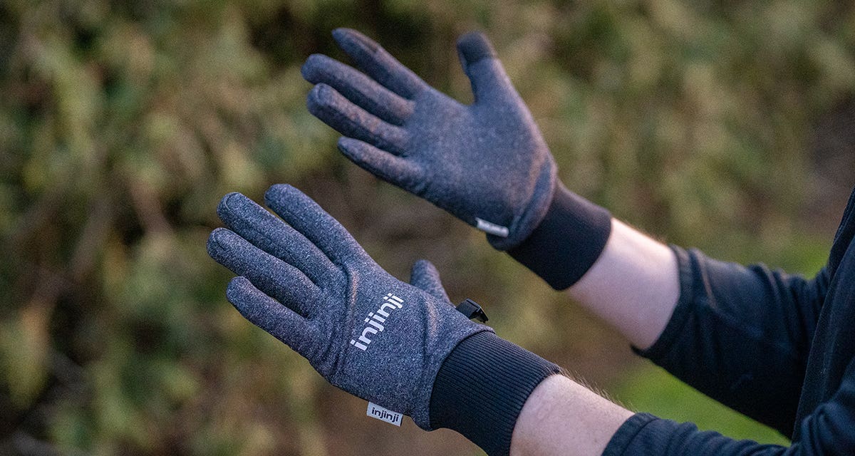 Showing Both Sides of the Injinji Women's Running Gloves Outside