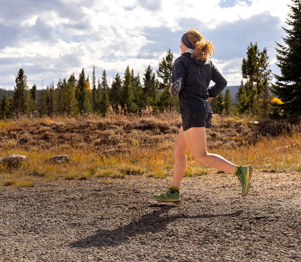 A Trail runner wearing injinji toesocks working on their running form