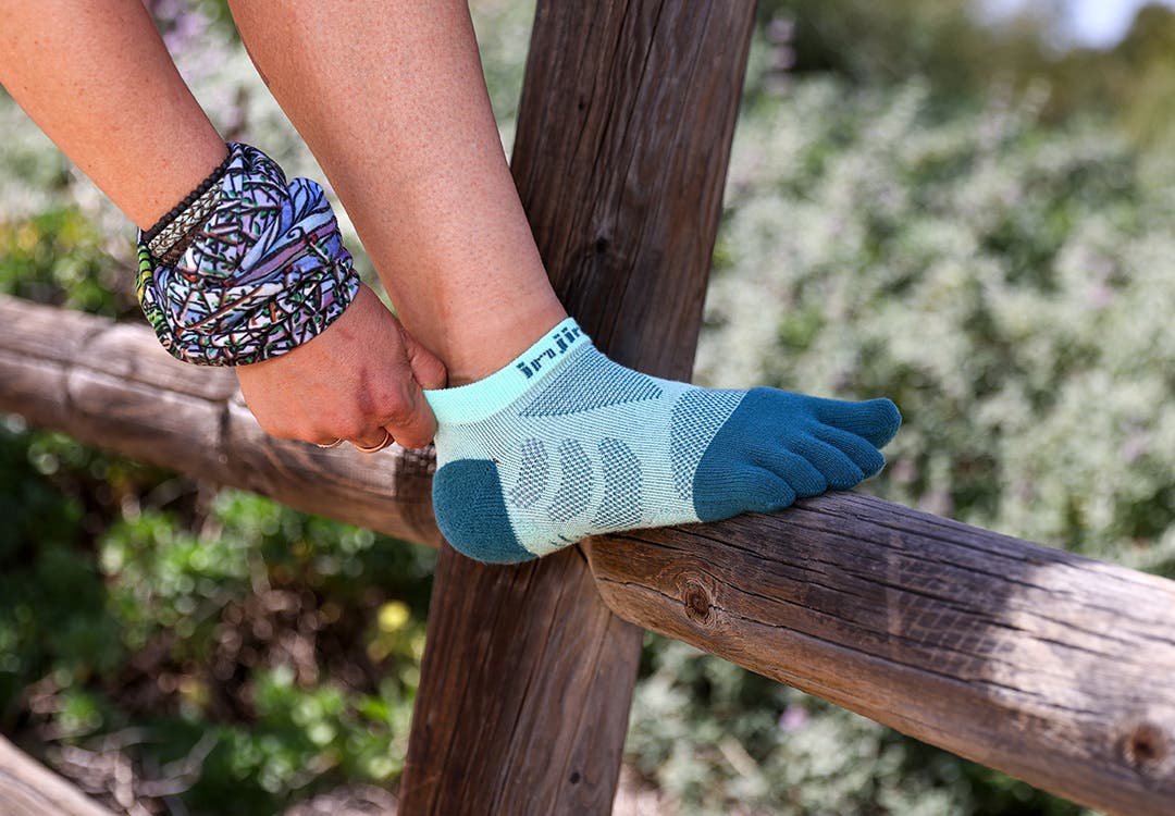 Injinji Women's Ultra Run No-Show performance toesock in Glacier